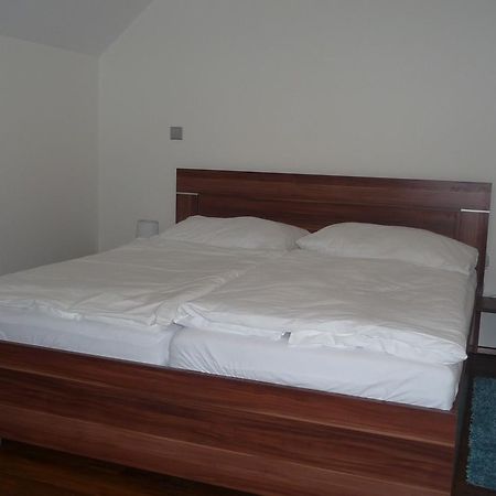Graphic Hotel โนวี ยิชีน ภายนอก รูปภาพ