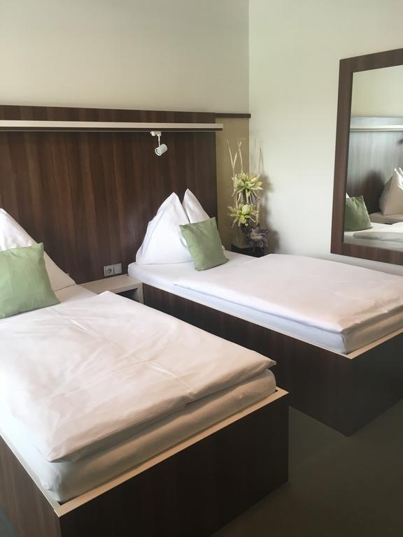 Graphic Hotel โนวี ยิชีน ภายนอก รูปภาพ