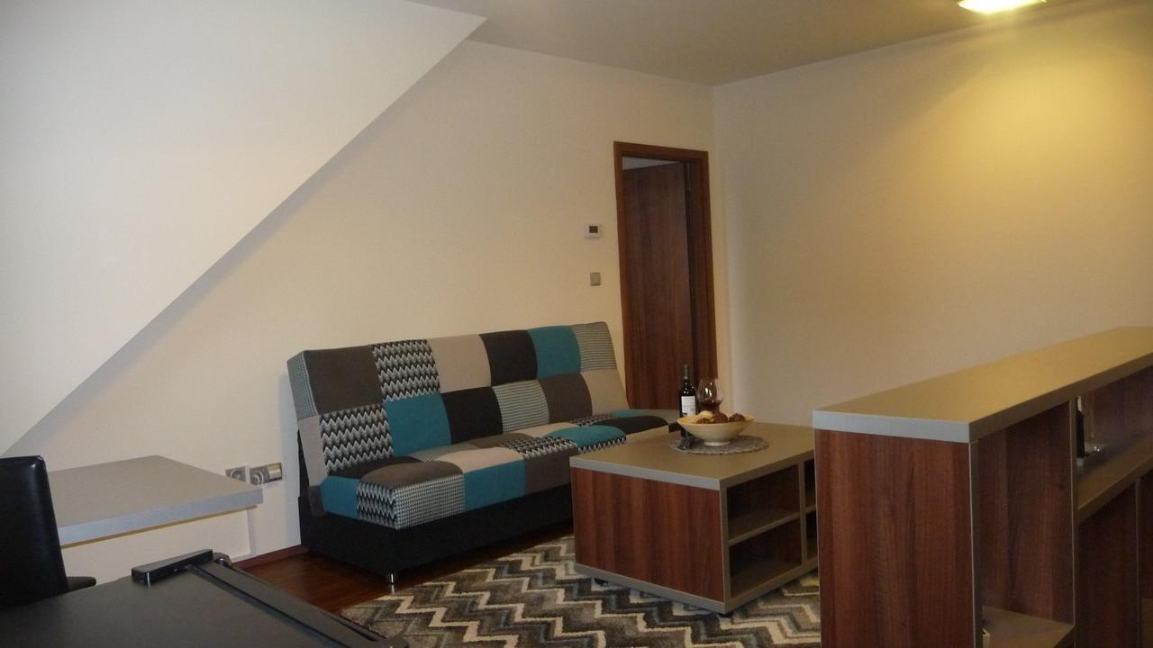 Graphic Hotel โนวี ยิชีน ภายนอก รูปภาพ